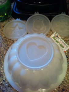 Vintage 1980s Tupperware mold.... notice the heart, it's made with love!